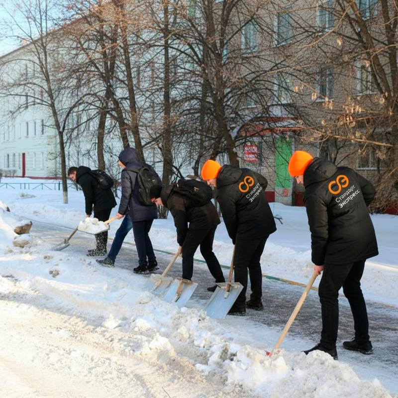 Уборка снега с крыш и территорий в Королёве