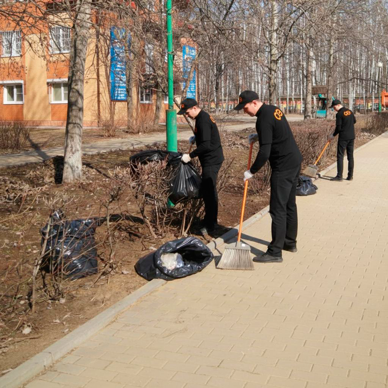 Уборка листьев в Королёве
